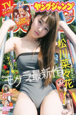 校服下白嫩的小乳